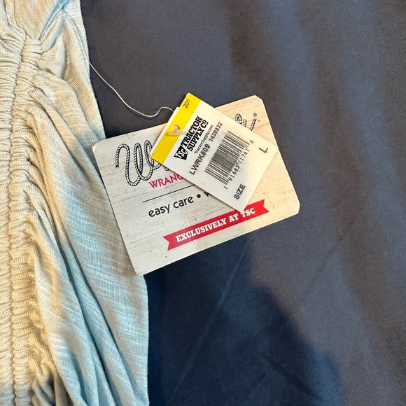 Women’s large Wrangler pale blue blouse new with tags. - Picture 6 of 7